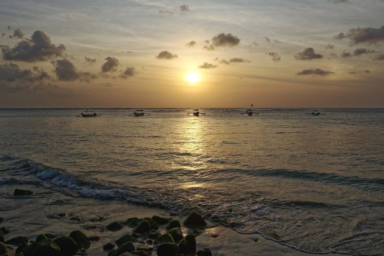 Menjaga Keindahan Laut Indonesia dari Halaman Terdekat